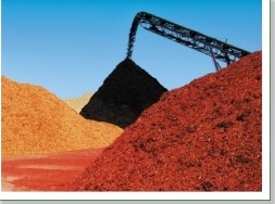Acopio de mulch de color en fábrica, listo para despacho y exportación