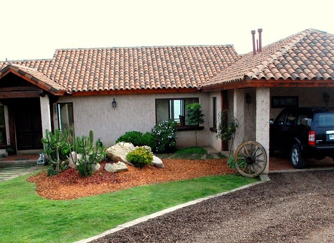 Jardín decorado con mulch de color — proyecto Mulch Color Chile